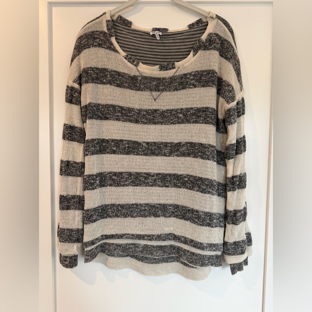 Grey-black and white striped cozy, casual fall sweater 🍂 (XS)
